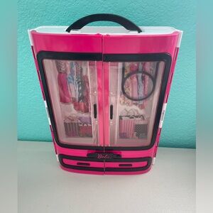 2015 Barbie Fashionistas Ultimate Closet Wardrobe Carrying Case